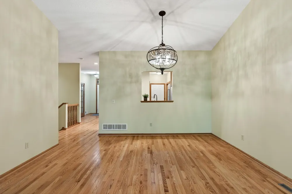 370 Mendota Road W West Saint Paul, MN 55118