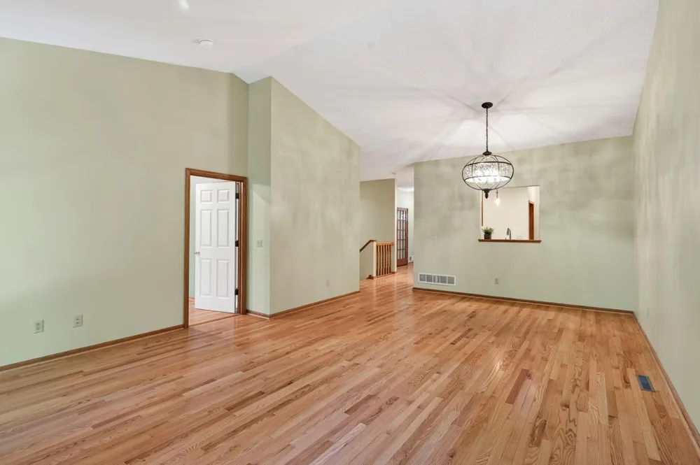 370 Mendota Road W West Saint Paul, MN 55118