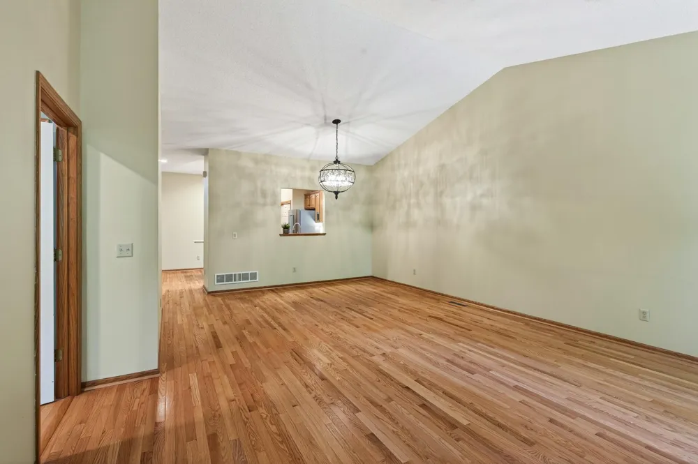 370 Mendota Road W West Saint Paul, MN 55118