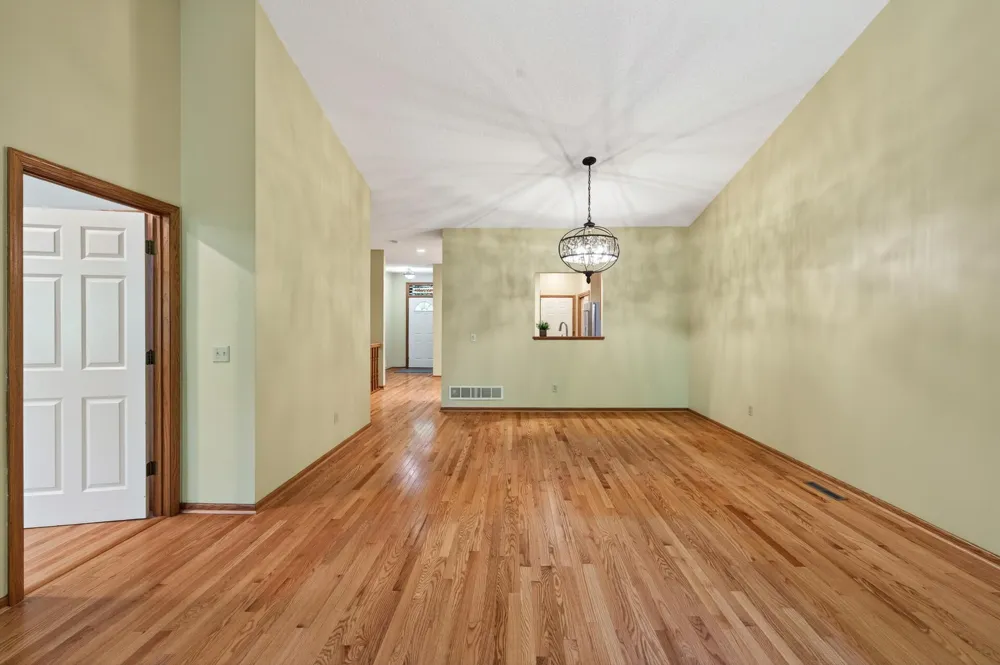 370 Mendota Road W West Saint Paul, MN 55118