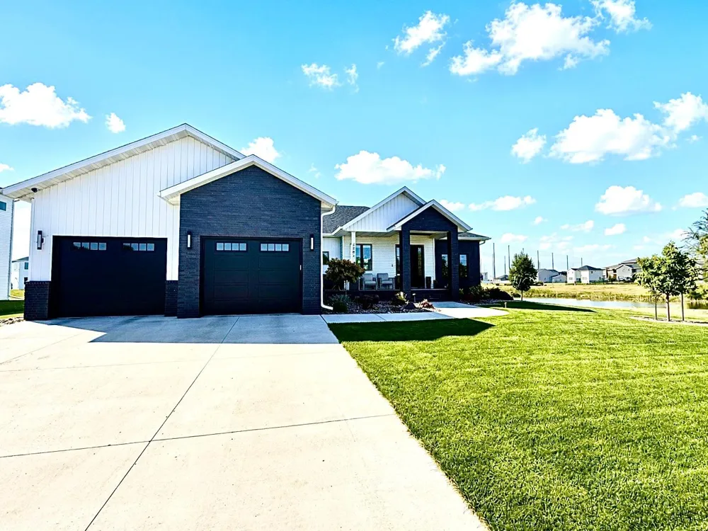 3282 47th Avenue S Fargo, ND 58104