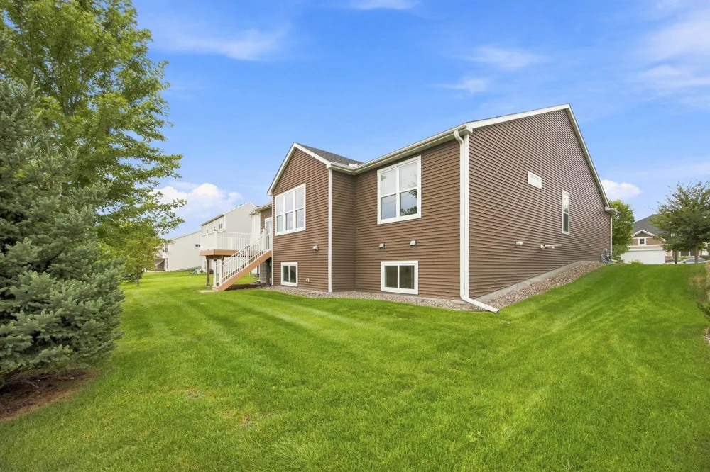 8270 Arrowwood Lane Maple Grove, MN 55369