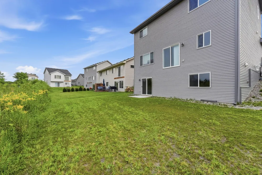 977 45th Avenue NE Saint Cloud, MN 56304
