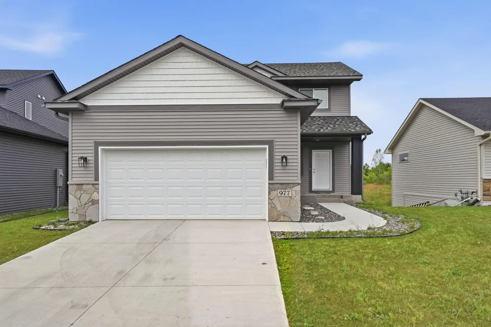 977 45th Avenue NE Saint Cloud, MN 56304