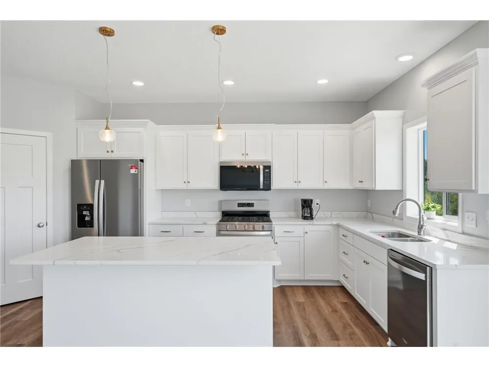 977 45th Avenue NE Saint Cloud, MN 56304