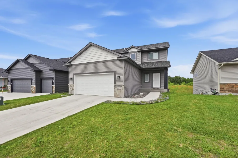 977 45th Avenue NE Saint Cloud, MN 56304