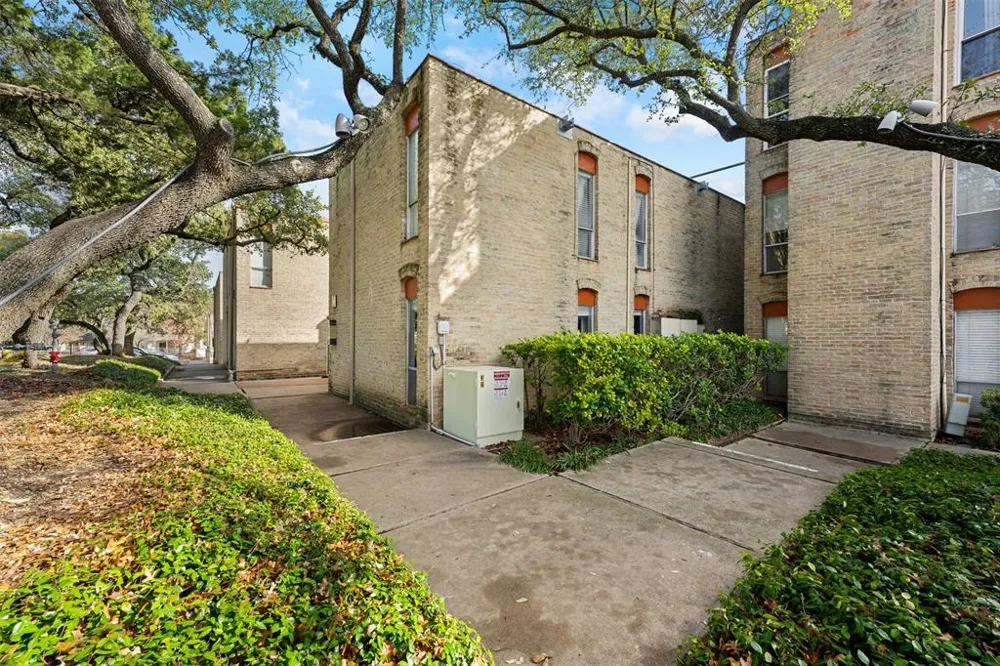 3431 North Hills Drive #126 Austin, TX 78731