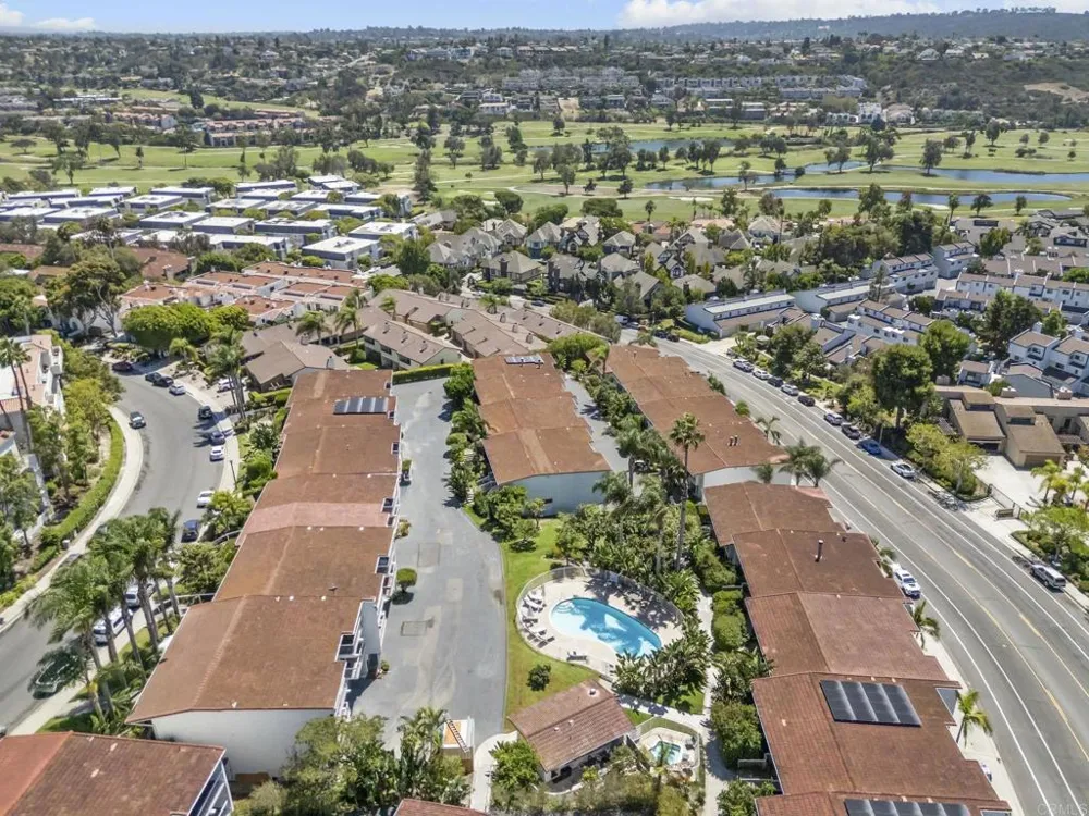 2335 Caringa Way #18 Carlsbad, CA 92009