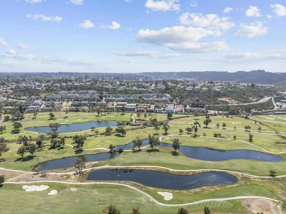 2335 Caringa Way #18 Carlsbad, CA 92009