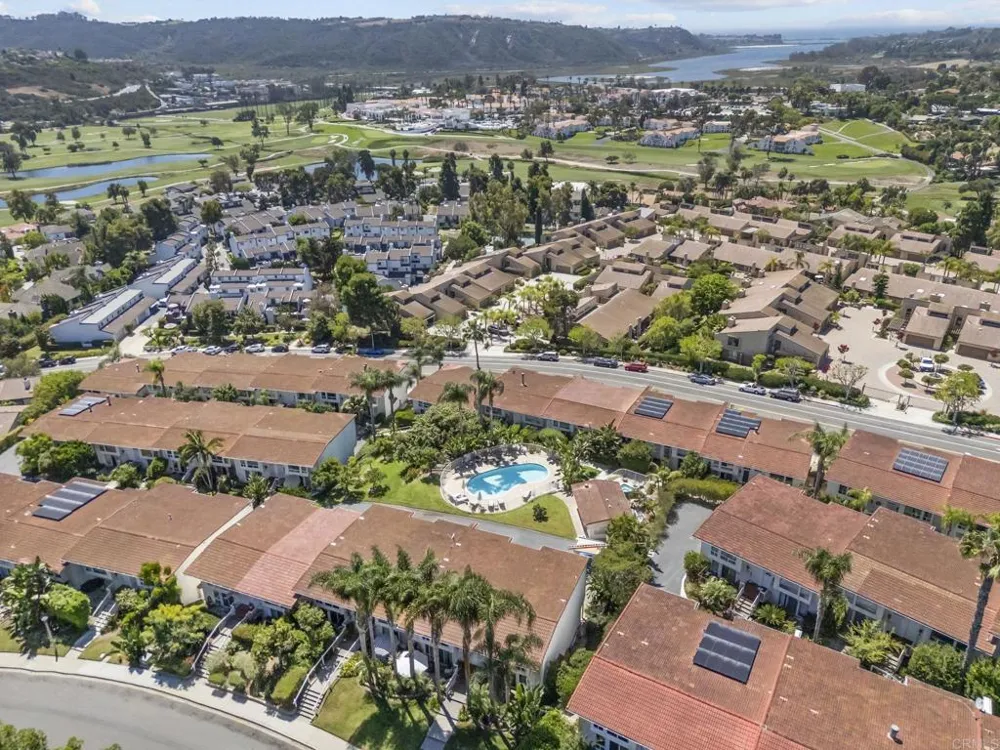 2335 Caringa Way #18 Carlsbad, CA 92009