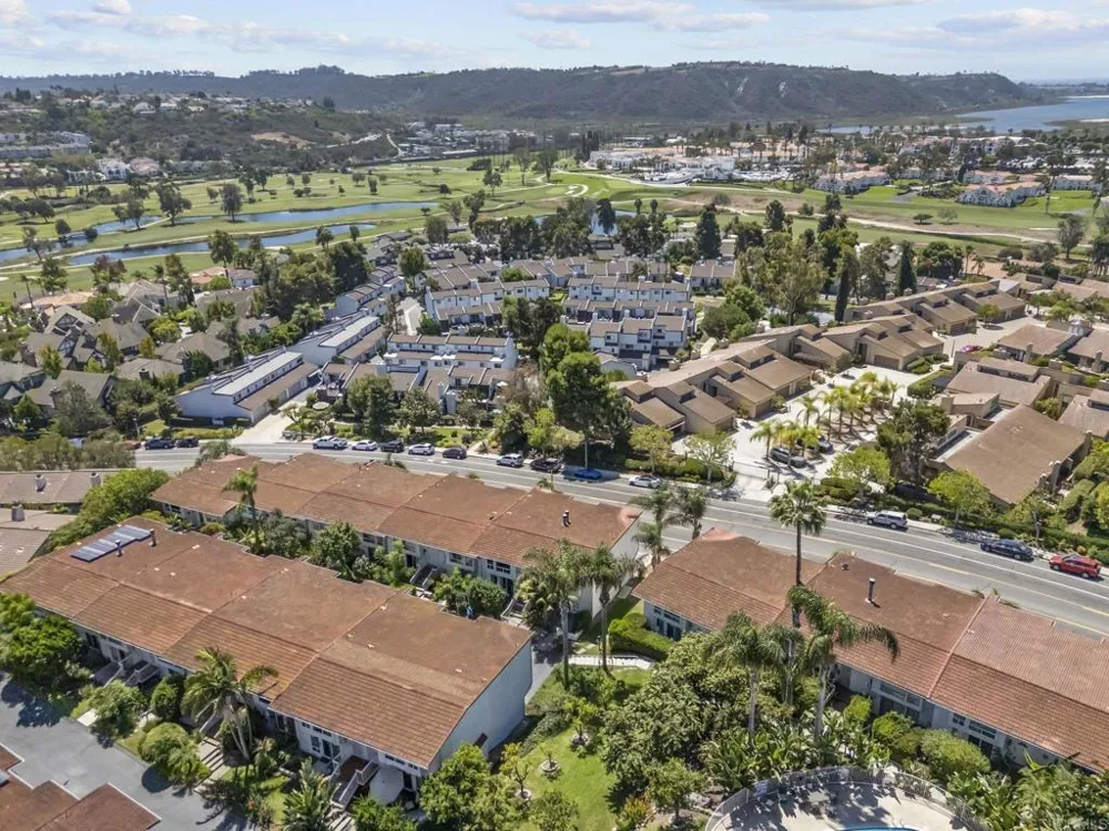 2335 Caringa Way #18 Carlsbad, CA 92009