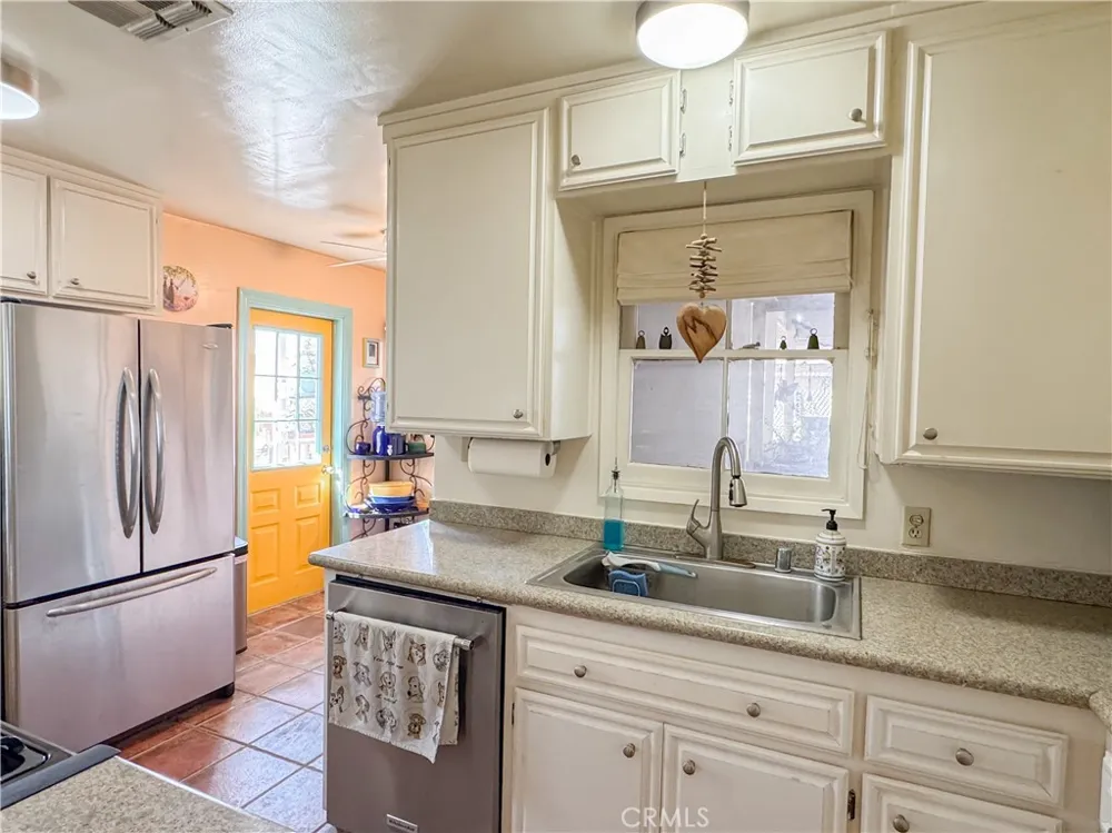 1653 Olive Street Bakersfield, CA 93301