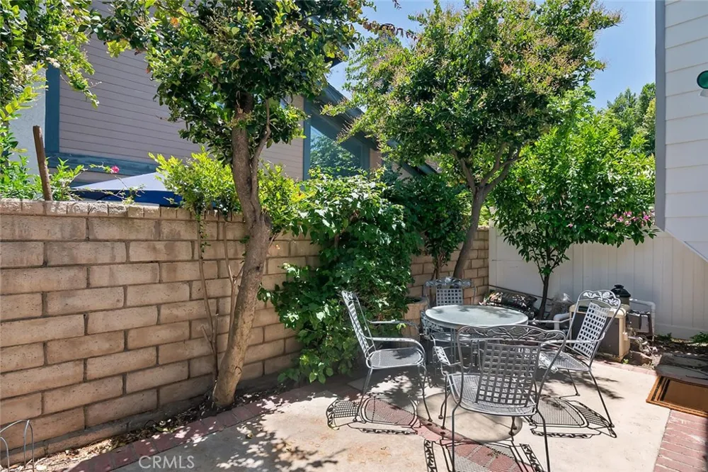 18850 Hatteras #5 Tarzana, CA 91356