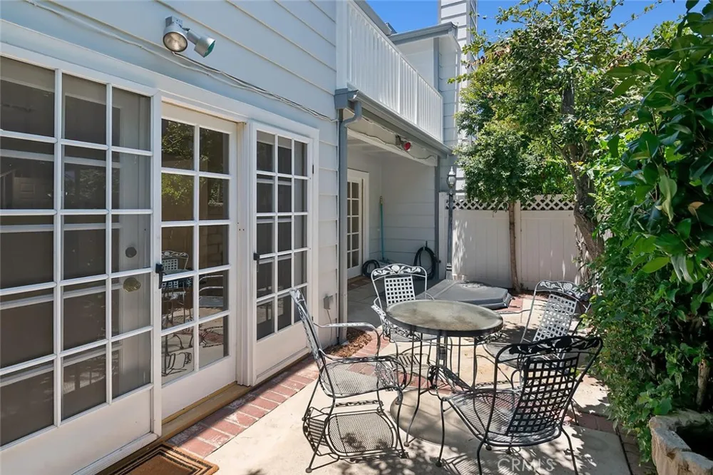 18850 Hatteras #5 Tarzana, CA 91356