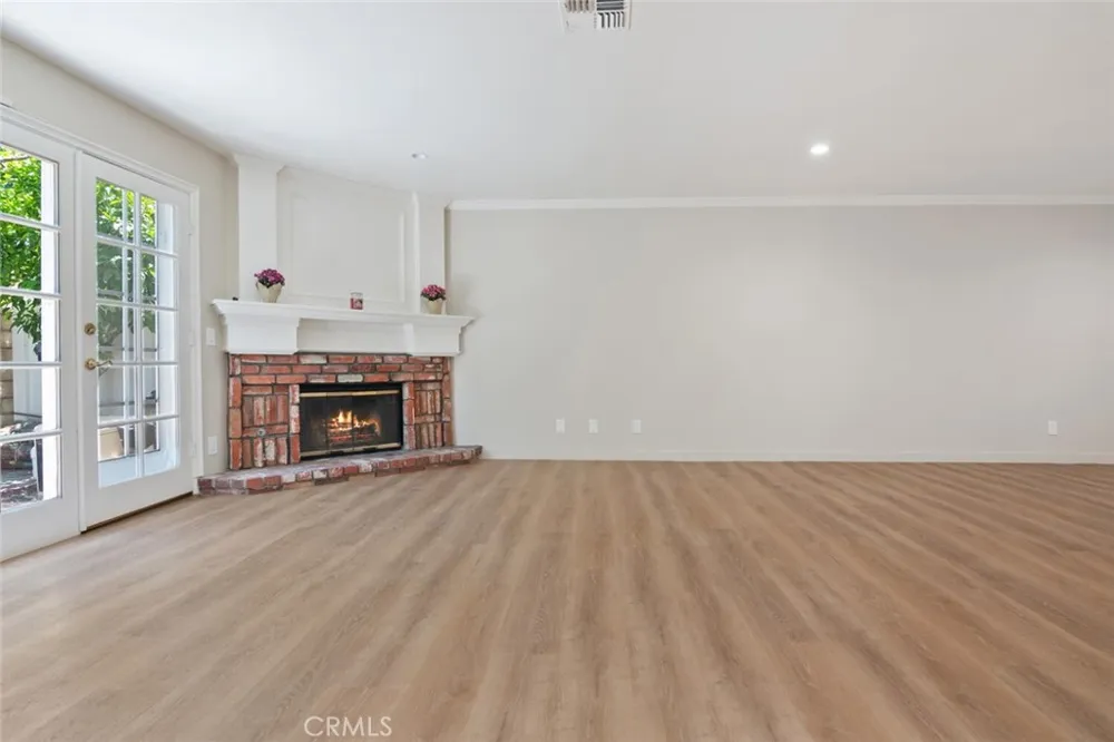 18850 Hatteras #5 Tarzana, CA 91356
