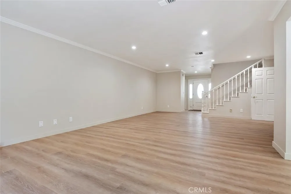 18850 Hatteras #5 Tarzana, CA 91356