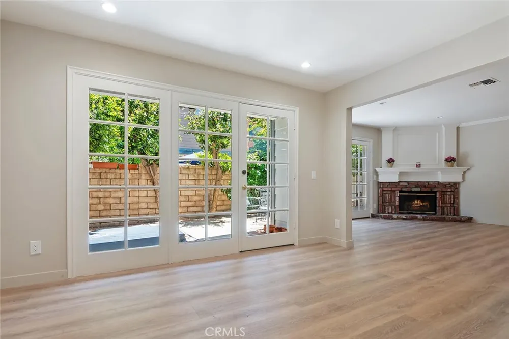 18850 Hatteras #5 Tarzana, CA 91356