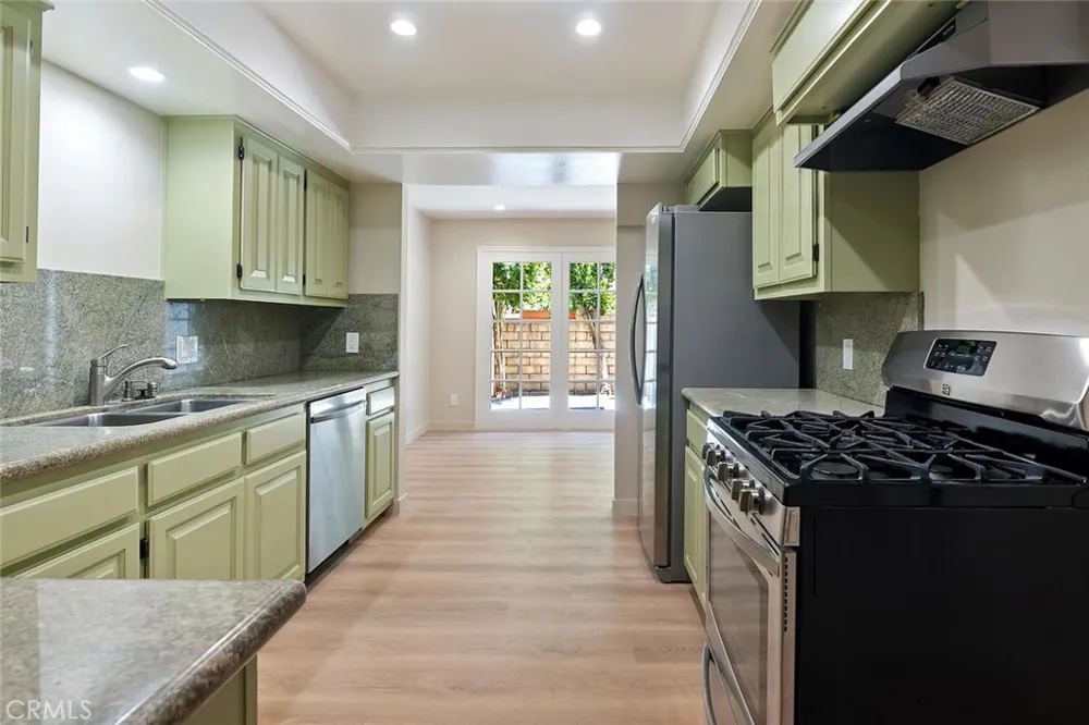 18850 Hatteras #5 Tarzana, CA 91356