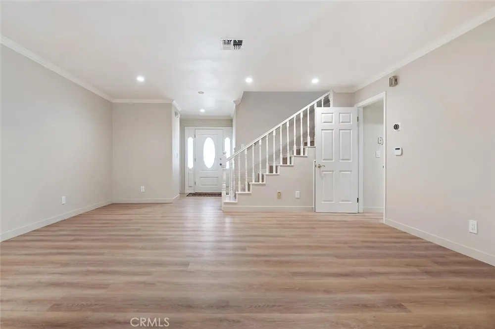 18850 Hatteras #5 Tarzana, CA 91356