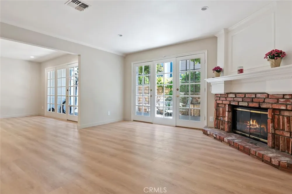 18850 Hatteras #5 Tarzana, CA 91356