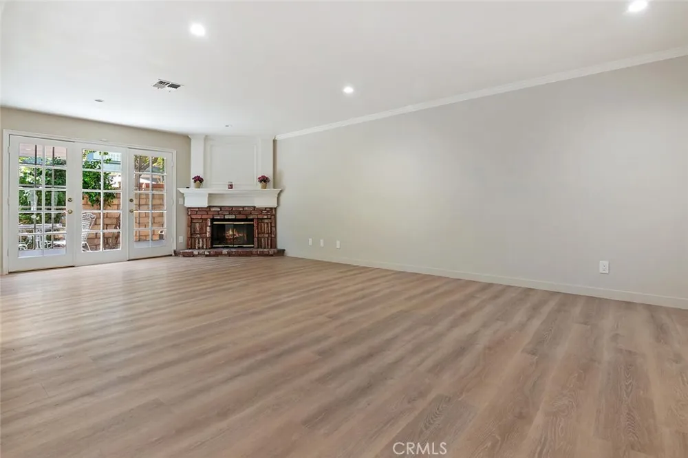 18850 Hatteras #5 Tarzana, CA 91356