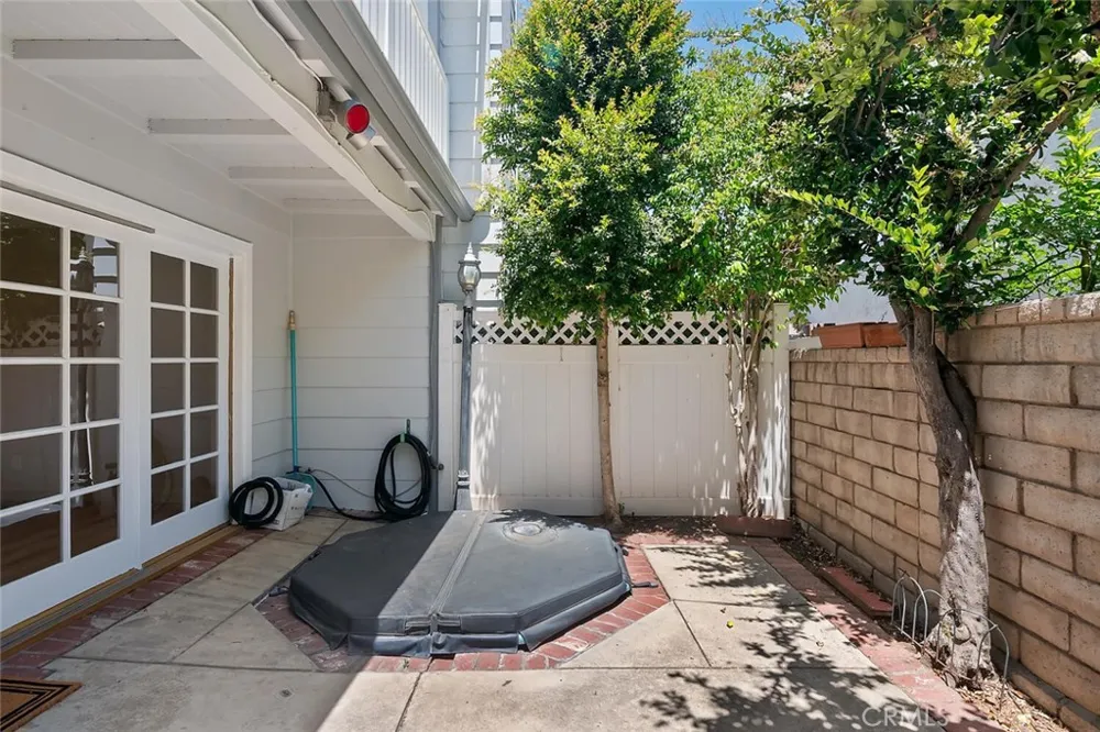 18850 Hatteras #5 Tarzana, CA 91356