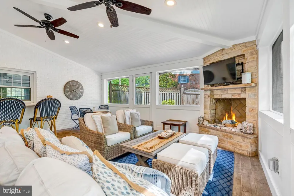 9305 REEF COURT Alexandria, VA 22309