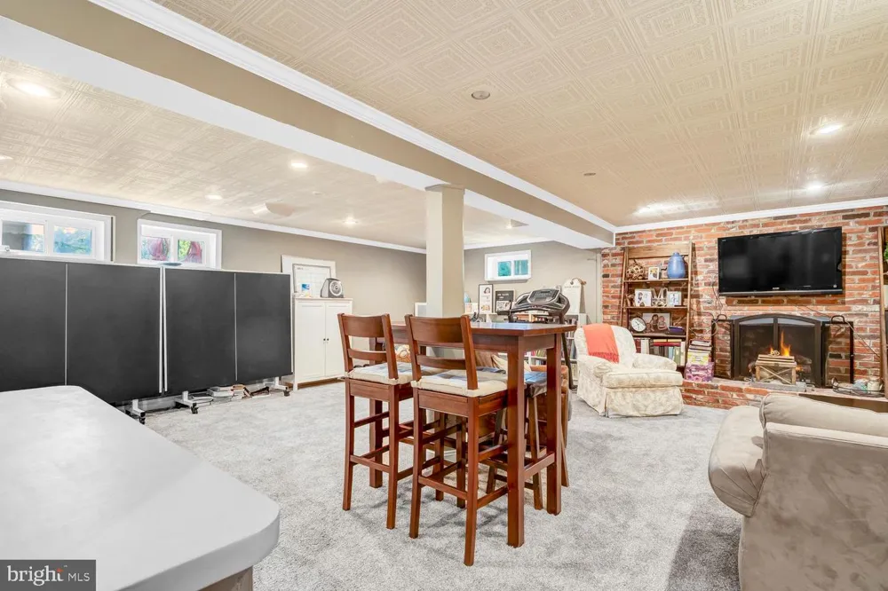 9305 REEF COURT Alexandria, VA 22309