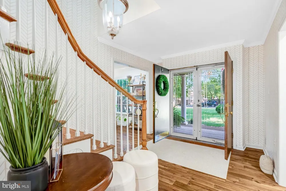 9305 REEF COURT Alexandria, VA 22309