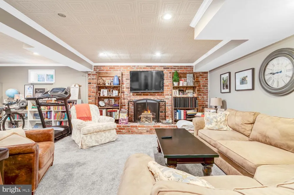 9305 REEF COURT Alexandria, VA 22309
