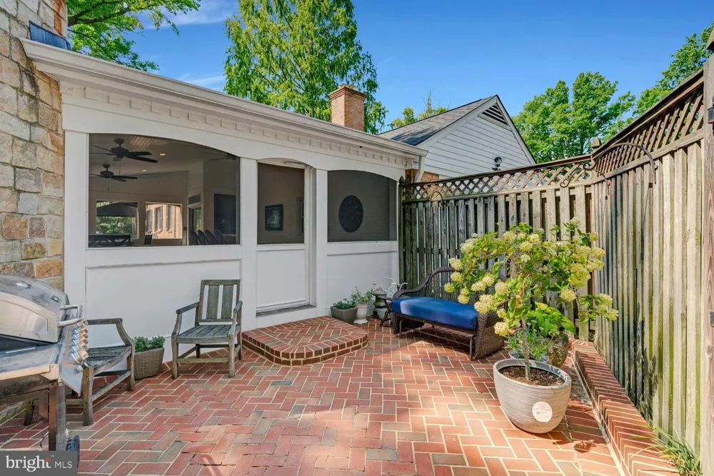 9305 REEF COURT Alexandria, VA 22309