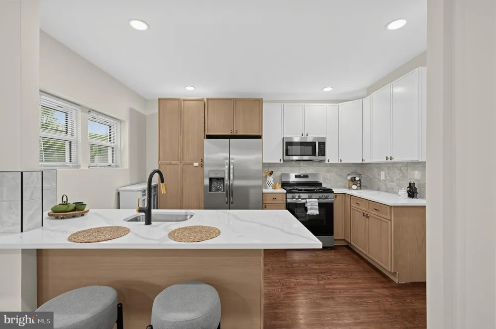 317 E VERNON Philadelphia, PA 19119