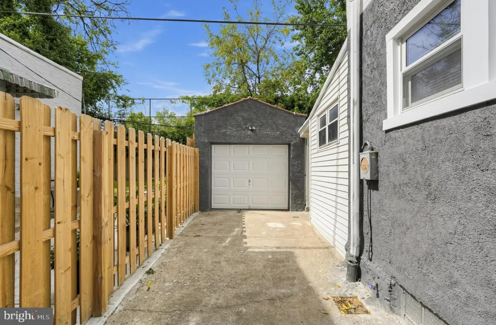 317 E VERNON Philadelphia, PA 19119