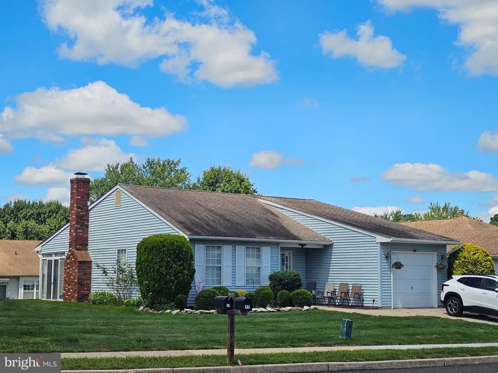 17 MEADOWWOOD COURT Columbus, NJ 08022