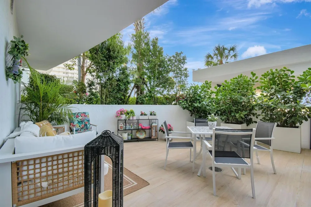 1116 OCEAN BOULEVARD #303 Pompano Beach, FL 33062