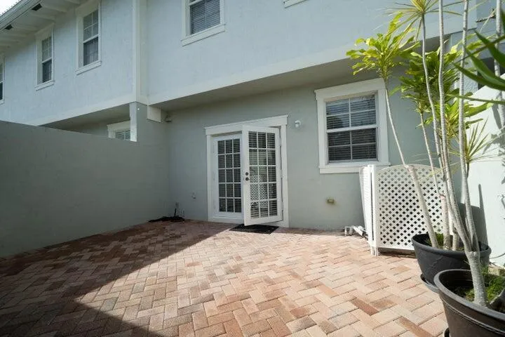 948 NW 18th Avenue Boca Raton, FL 33486