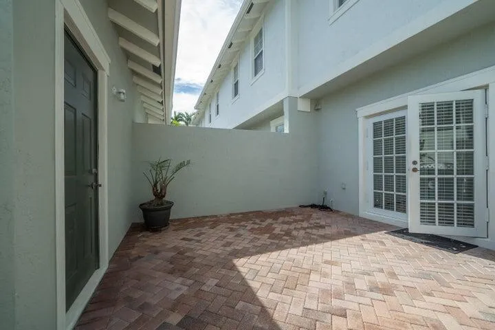 948 NW 18th Avenue Boca Raton, FL 33486