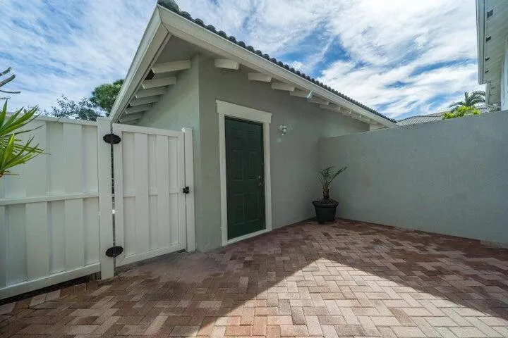 948 NW 18th Avenue Boca Raton, FL 33486