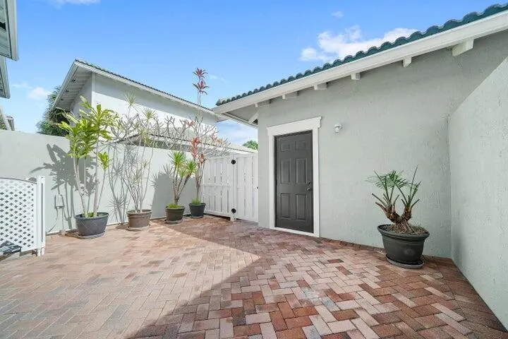948 NW 18th Avenue Boca Raton, FL 33486