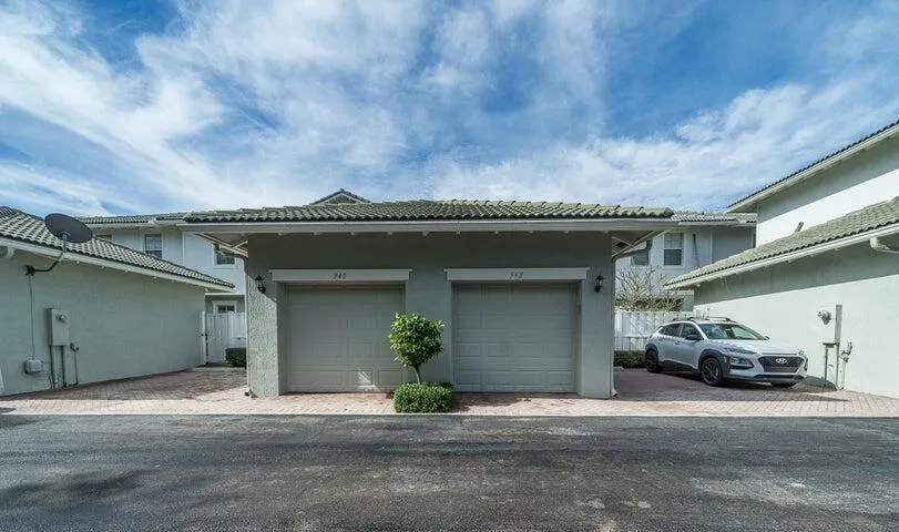 948 NW 18th Avenue Boca Raton, FL 33486