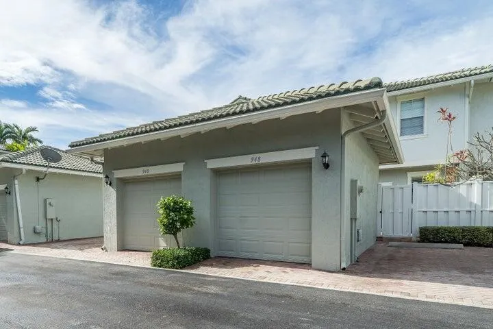 948 NW 18th Avenue Boca Raton, FL 33486