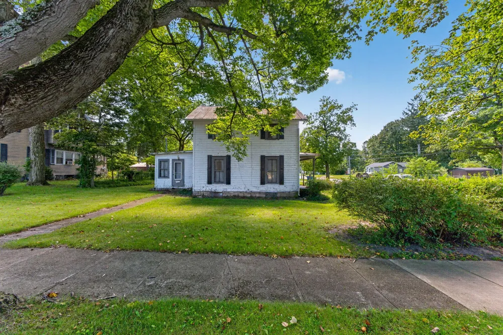 401 S O Keefe Street Cassopolis, MI 49031