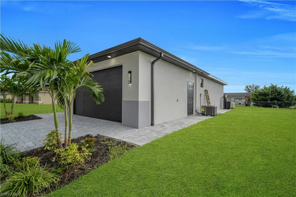 1909 NE 19th Place Cape Coral, FL 33909