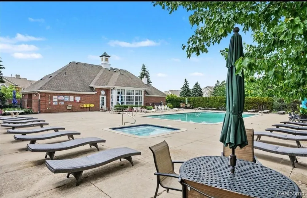 16440 Dominion Drive Macomb Township, MI 48044
