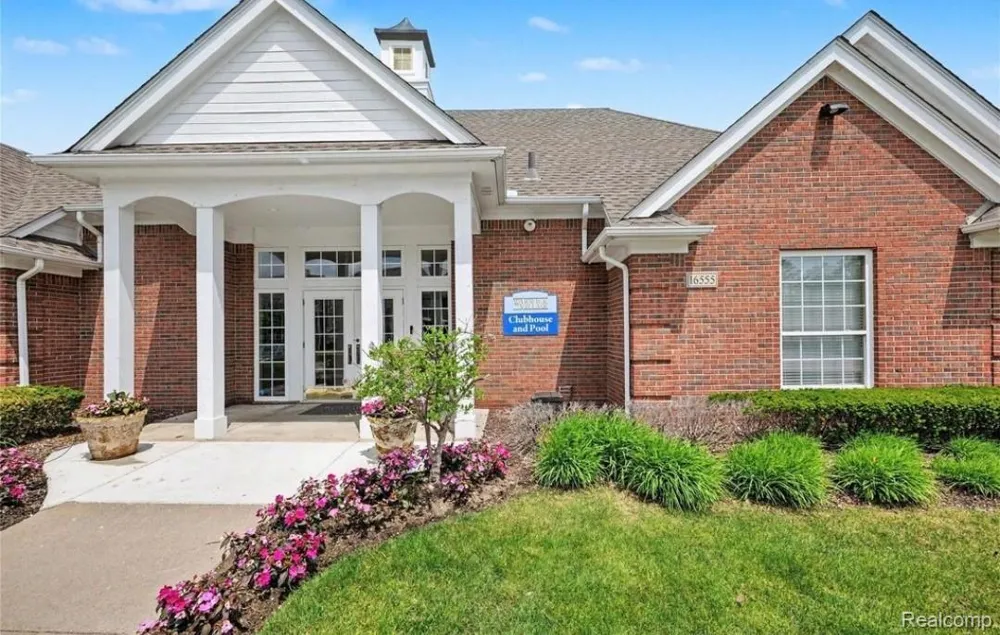16440 Dominion Drive Macomb Township, MI 48044