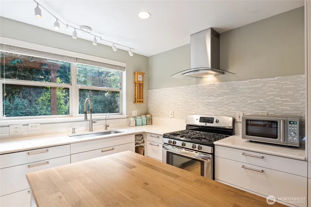 6000 17th Avenue SW #23 Seattle, WA 98106