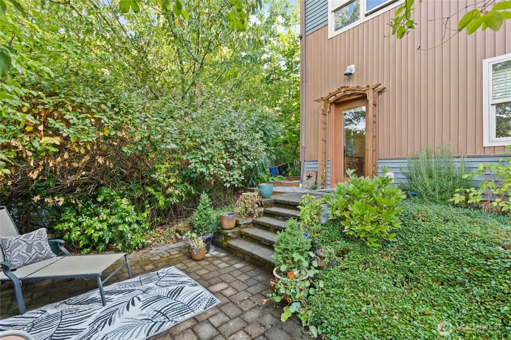 6000 17th Avenue SW #23 Seattle, WA 98106