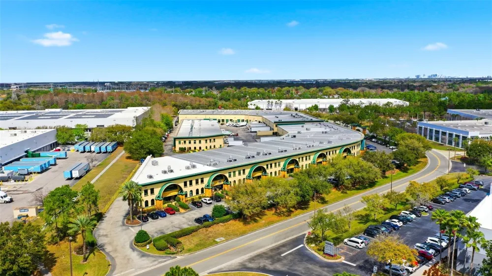 6881 KINGSPOINTE PARKWAY #6 Orlando, FL 32819