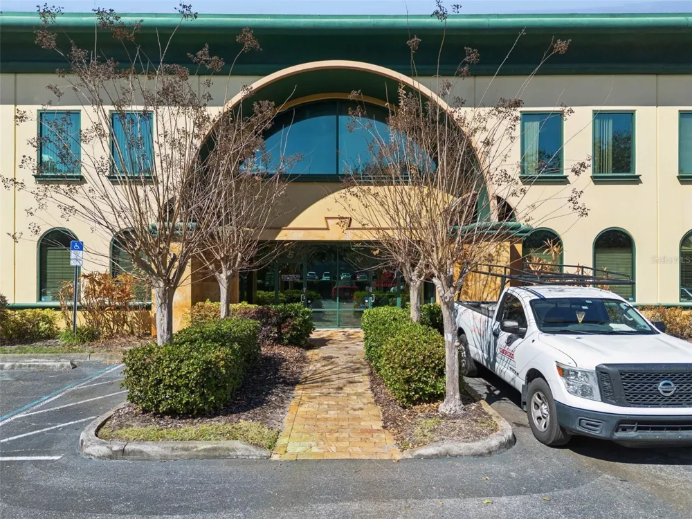 6881 KINGSPOINTE PARKWAY #6 Orlando, FL 32819