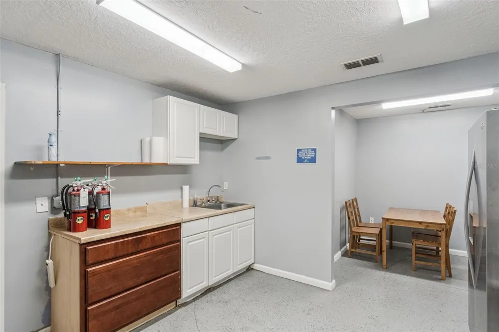 6881 KINGSPOINTE PARKWAY #6 Orlando, FL 32819
